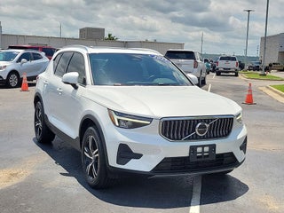 2025 Volvo XC40 Core Bright Theme